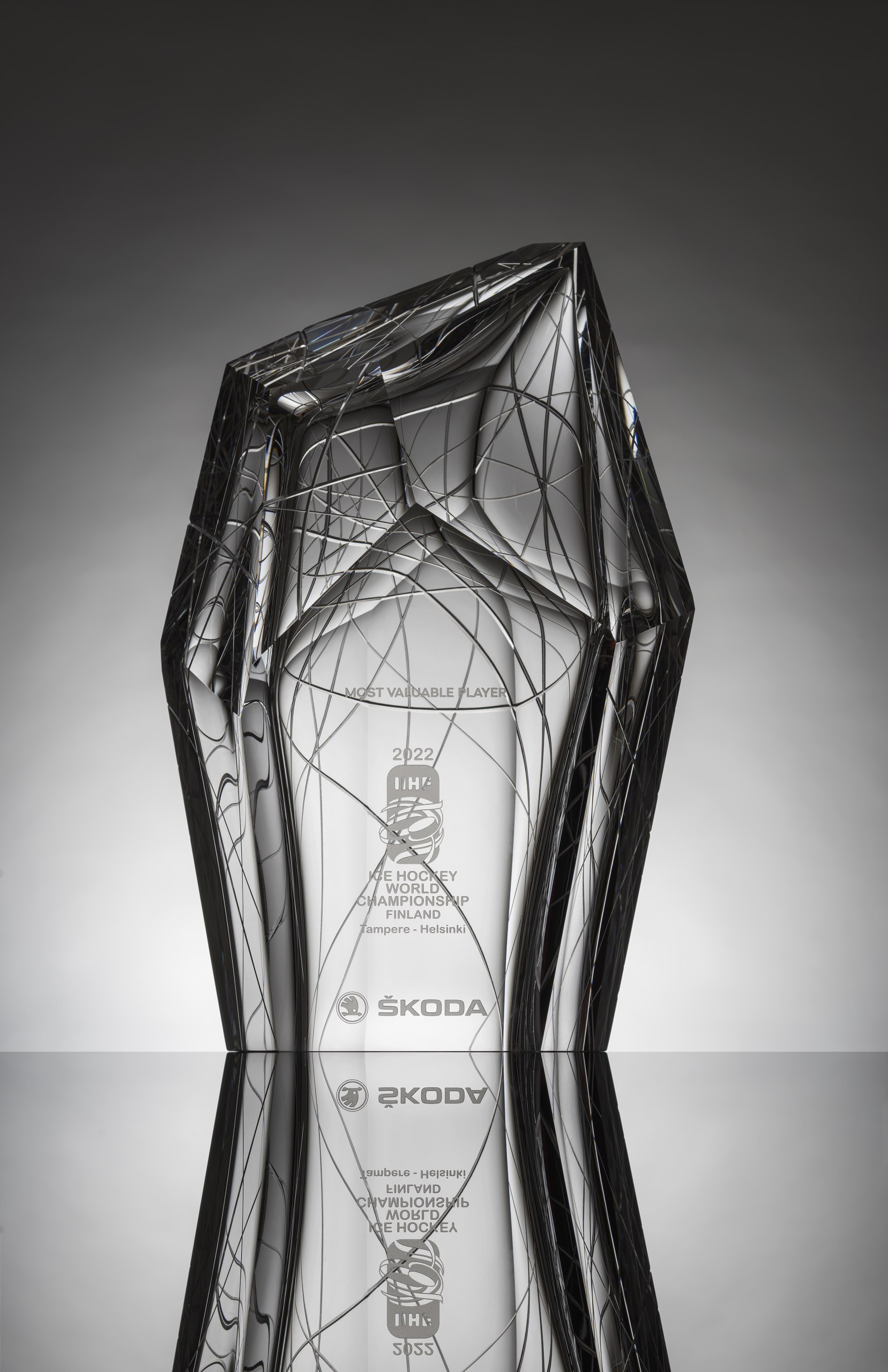 220530_Made-by-SKODA-Design-Trophy-for-the-MVP-of-the-2022-IIHF-Ice-Hockey-World-Championship-2-1657x2560