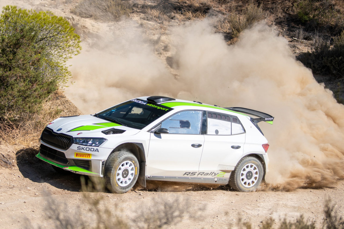 221125_New-SKODA-FABIA-RS-Rally2-endures-extensive-gravel-test-with-focus-on-customer-teams-needs_2-scaled-1