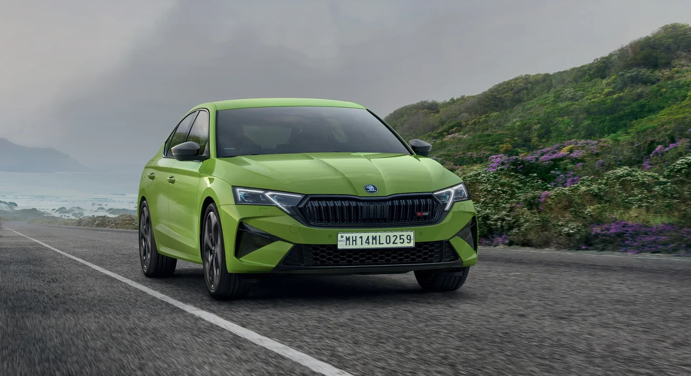 Škoda Octavia RS se v Indii vyprodala za 20 minut. Ti, na které se nedostalo, dostanou návod k přežití a parfém