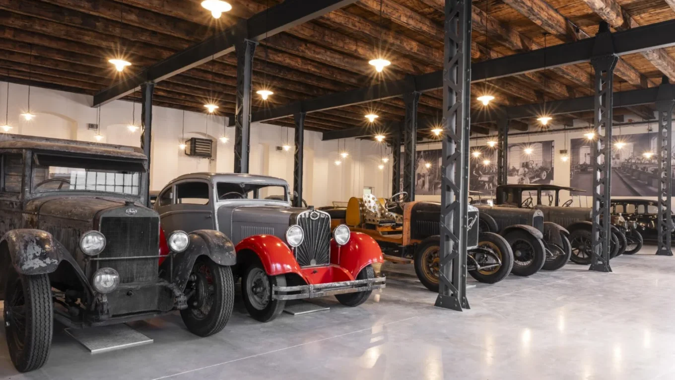 Nejsou naleštěná, o to víc berou za srdce: Škoda Muzeum poprvé vystavuje auta „tak, jak se našla“
