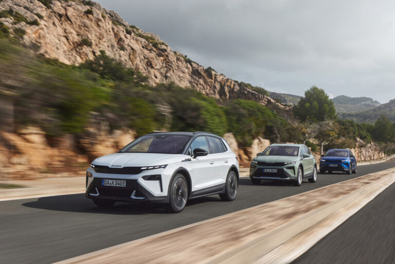 Elektromobily a plug-in hybridy v Česku překonaly 10 %. Škoda táhne Elroq a Enyaq