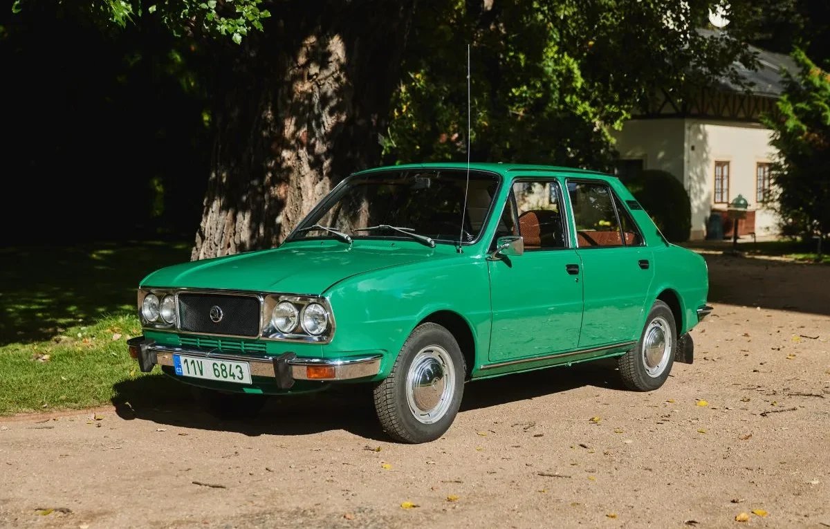 Škoda 105/120 slaví 50 let. Auto, které nemělo vzniknout, přepsalo československé silnice
