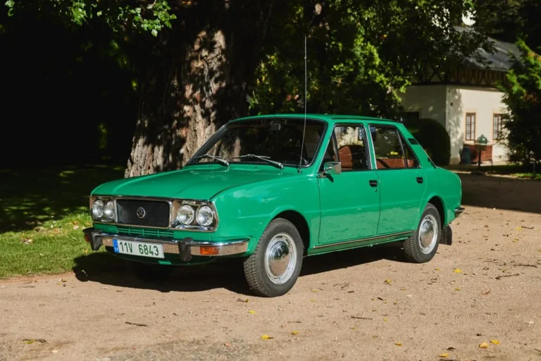 Škoda 105/120 slaví 50 let. Auto, které nemělo vzniknout, přepsalo československé silnice