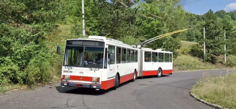 Staré trolejbusy znovu v akci. Ústí nad Labem posílá historická vozidla na pravidelné linky