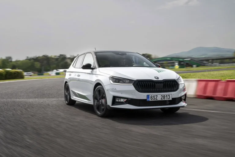 Škoda Fabia Motorsport Edition. Limitovaná edice 125 kusů má zvýšený výkon a rallyový vzhled