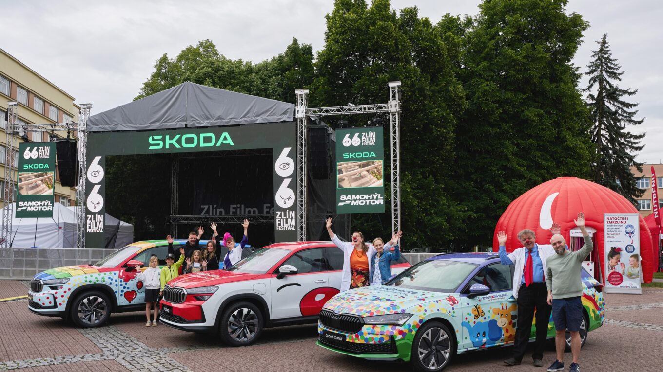 1 Skoda Auto Predala Na Zlin Film Festivalu Tri Automobily Organizaci Zdravotni Klaun F83Be131