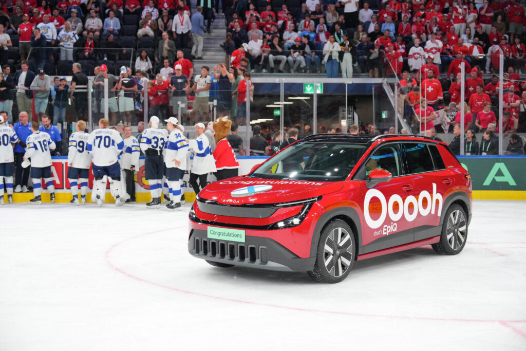 2026 Iihf Ice Hockey World Championship Roman Josi Wins Most Valuable Player Trophy Created By Skoda Design 3 Bbc08943.Jpg 1536X1024 1