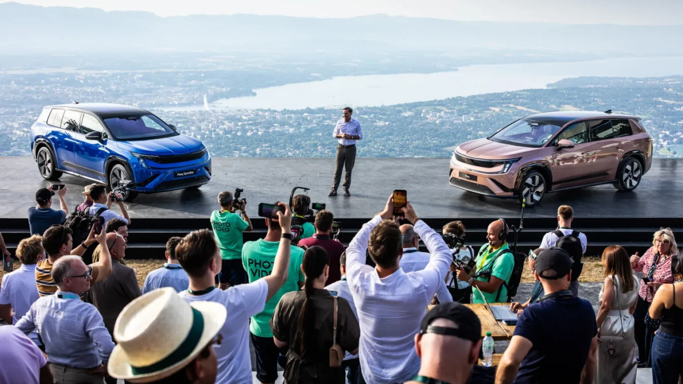 Škoda ukázala auto, ve kterém se dá spát. Peaq má sedm míst, obří kufr a míří i na Tour de France