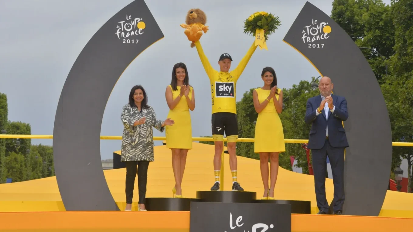 Škoda ulovila cyklistickou legendu. Chris Froome teď bude jezdit v jejích barvách