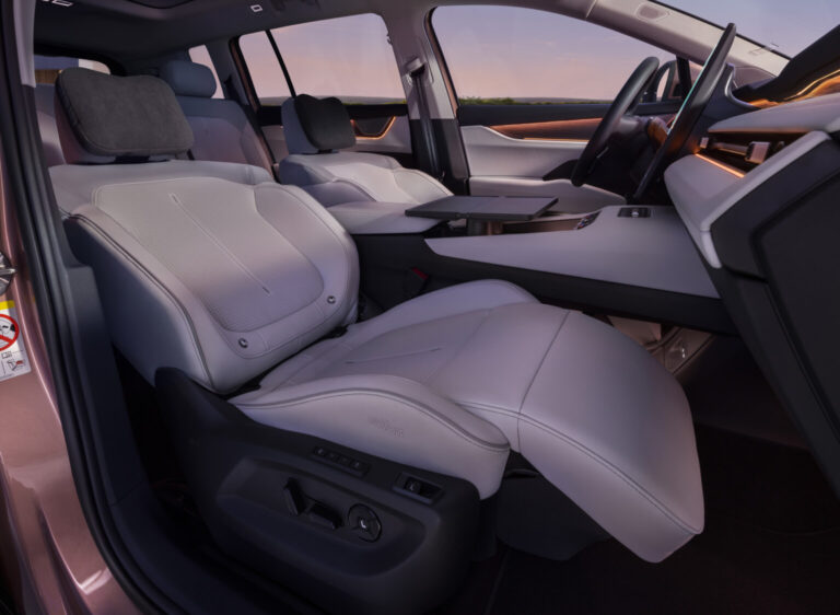Škoda Peaq má uvnitř připomínat obývák. Paket Relax přidá masáže, opěrky nohou i stolek