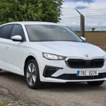 Test Škoda Scala 1,0 TSI 85 kW: kompakt, kterému kufr závidí i Golf (2026)