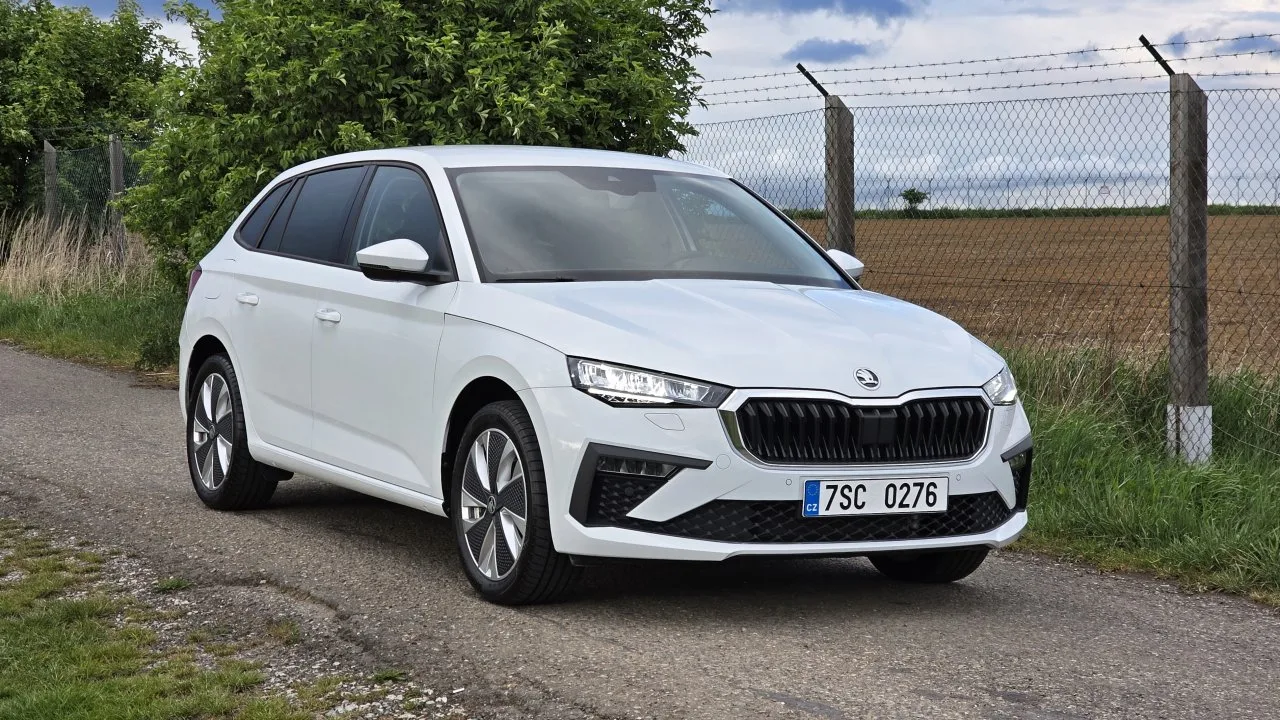 Test Škoda Scala 1,0 TSI 85 kW: kompakt, kterému kufr závidí i Golf (2026)