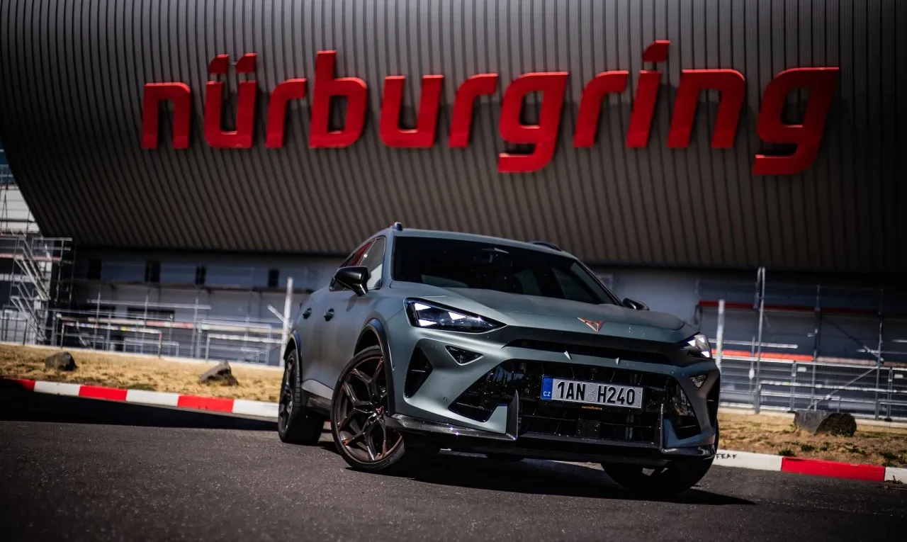 Přes 240 km/h mezi úzkými svodidly. Jak obstála CUPRA Formentor VZ5 na Nürburgringu?