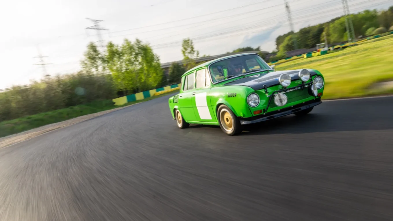 Vypadá nenápadně, ale uměla až 200 km/h. Škoda 120 S Rallye překvapila i šampiona WRC2