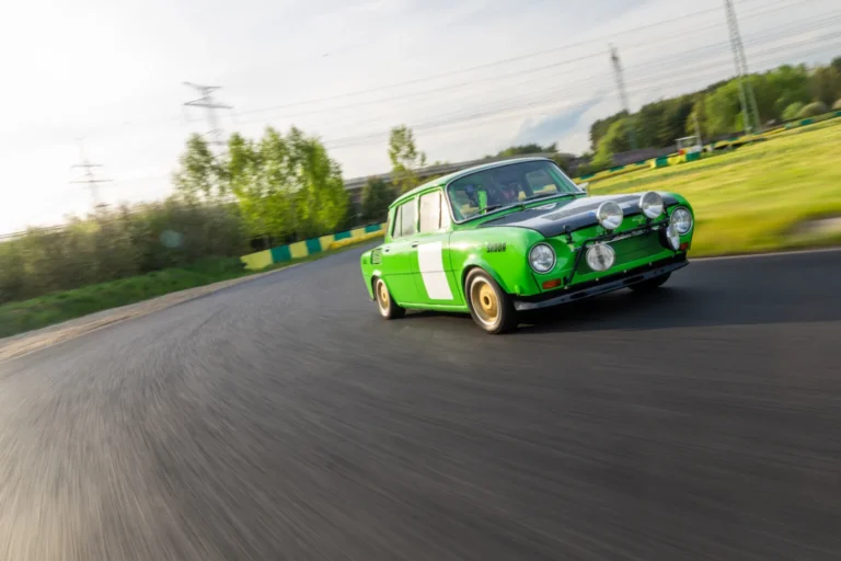 Vypadá nenápadně, ale uměla až 200 km/h. Škoda 120 S Rallye překvapila i šampiona WRC2