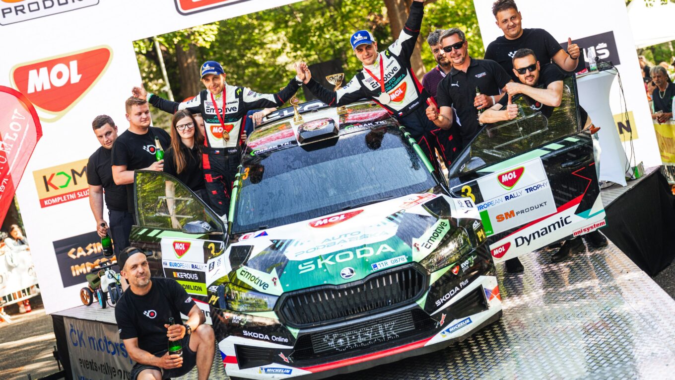 Škoda Fabia RS Rally2 ovládla světovou, evropskou i českou rally. Sezona 2026 přinesla tři velké tituly